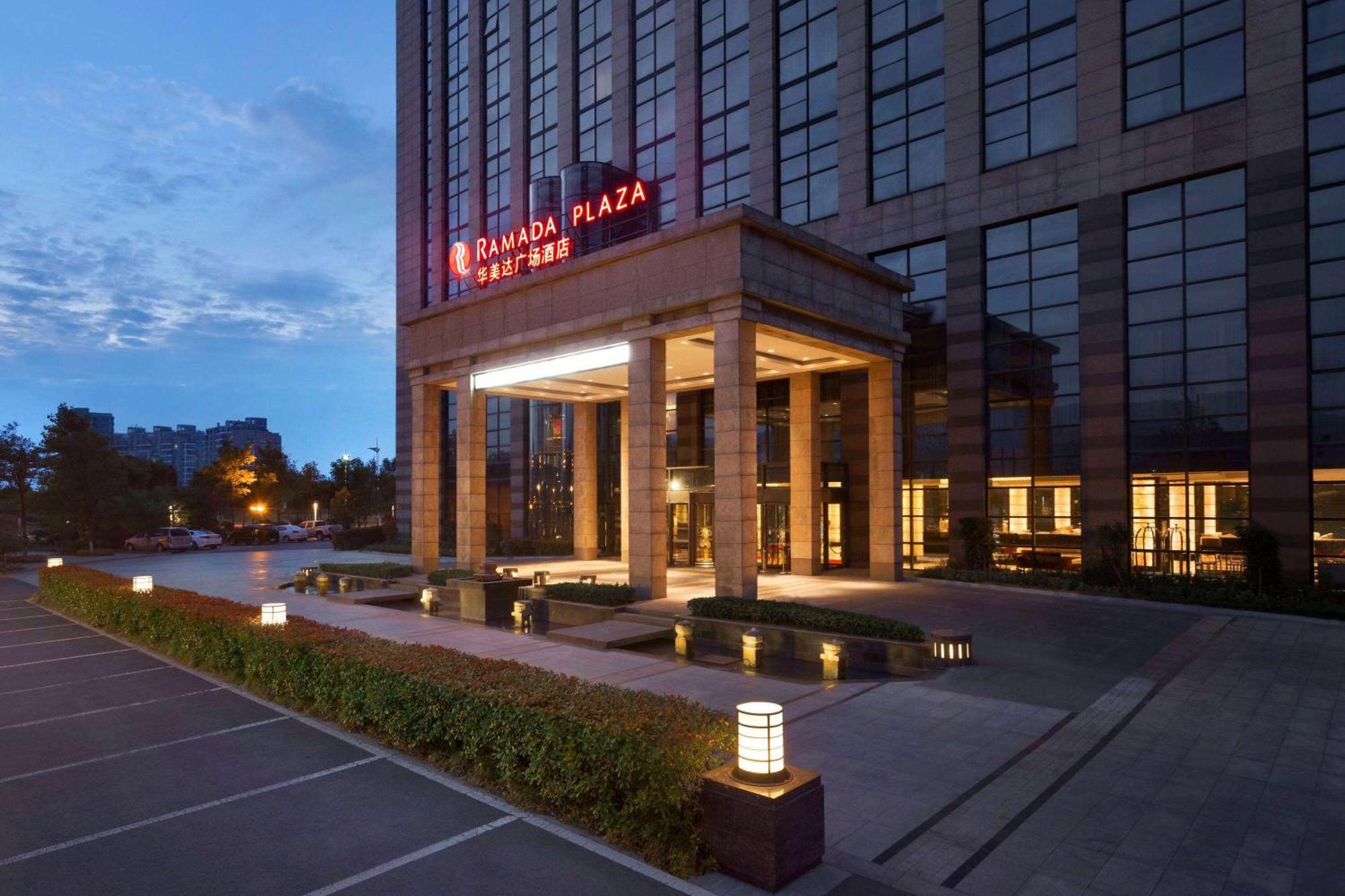 Hotel Ramada Plaza Lien-jün-kang Exteriér fotografie